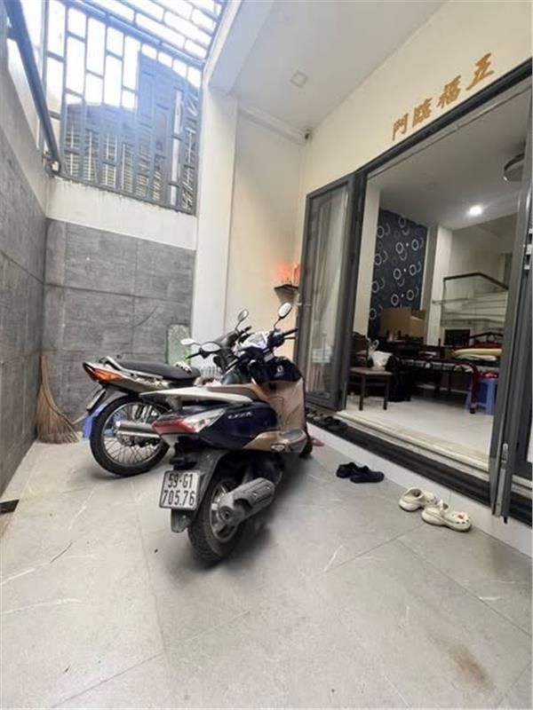 TRUNG TÂM QUẬN 10 – VÀI BƯỚC RA MẶT TIỀN NGUYỄN DUY DƯƠNG.