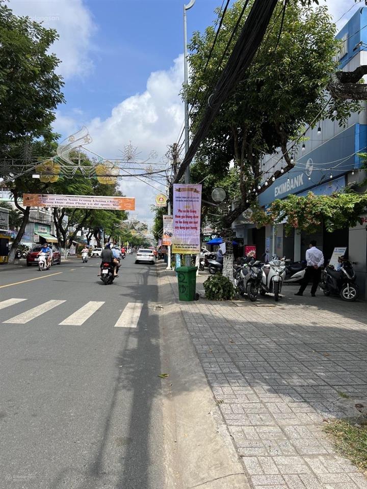 Bán nhà mặt tiền trục đường loại i của tp long xuyên  ag, đường tôn đức thắng