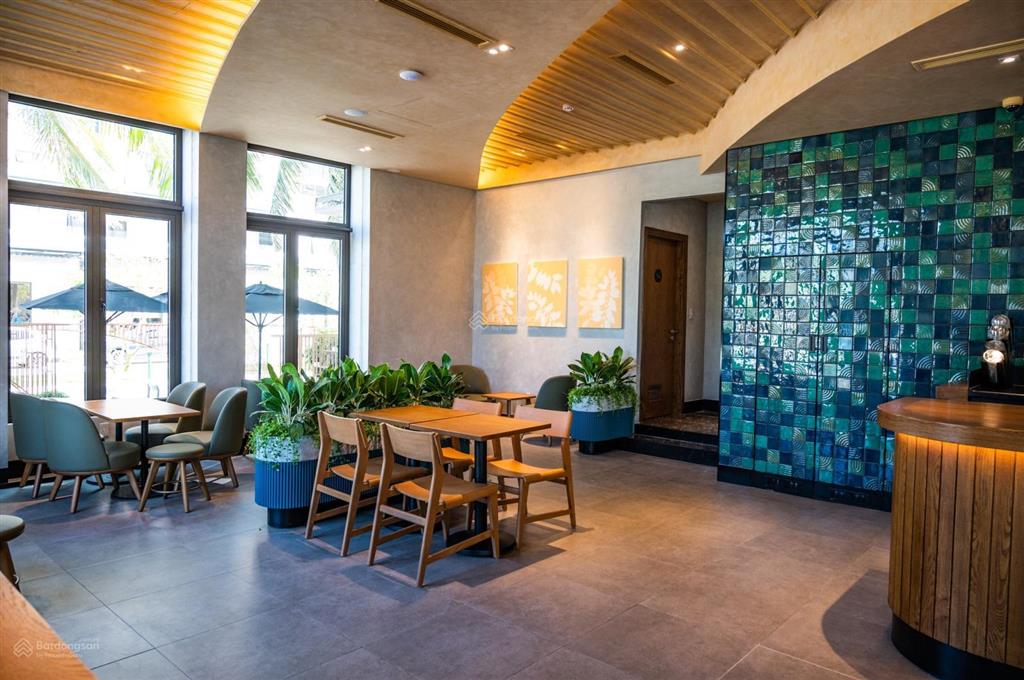Cho thuê nhà góc 2mt hàn thuyên, quận 1, dt 9x20m, 1 trệt 1 lầu, dtsd 360m²