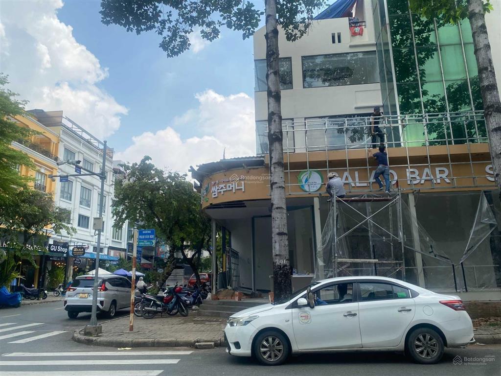Cho thuê nhà mặt tiền đường tô hiến thành, quận 10, dt 8.5x25m, 1 trệt 2 lầu, dtsd 637m2