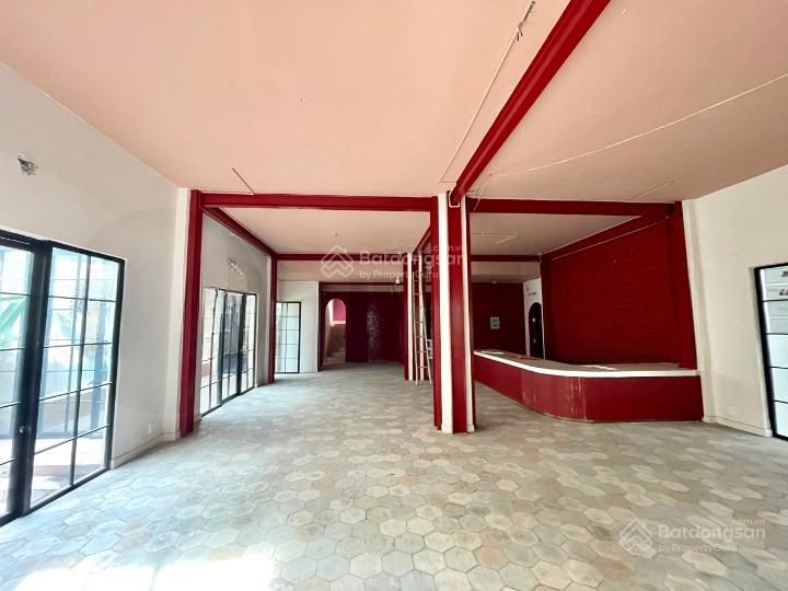 Cho thuê nhà mặt tiền số 79 đường hồ xuân hương, quận 3, dt 14x20m, 1 trệt, 1 lửng, dtsd 560 m2