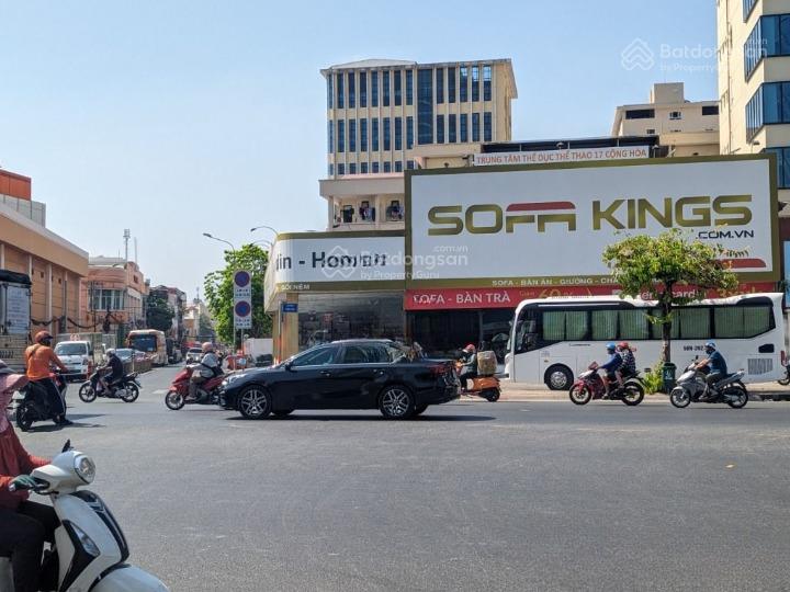 Cho thuê góc 2 mt số 17a cộng hòa với út tịch, tân bình, dt 15x30m, 1 trệt 1 lầu, dtsd 1.200m2