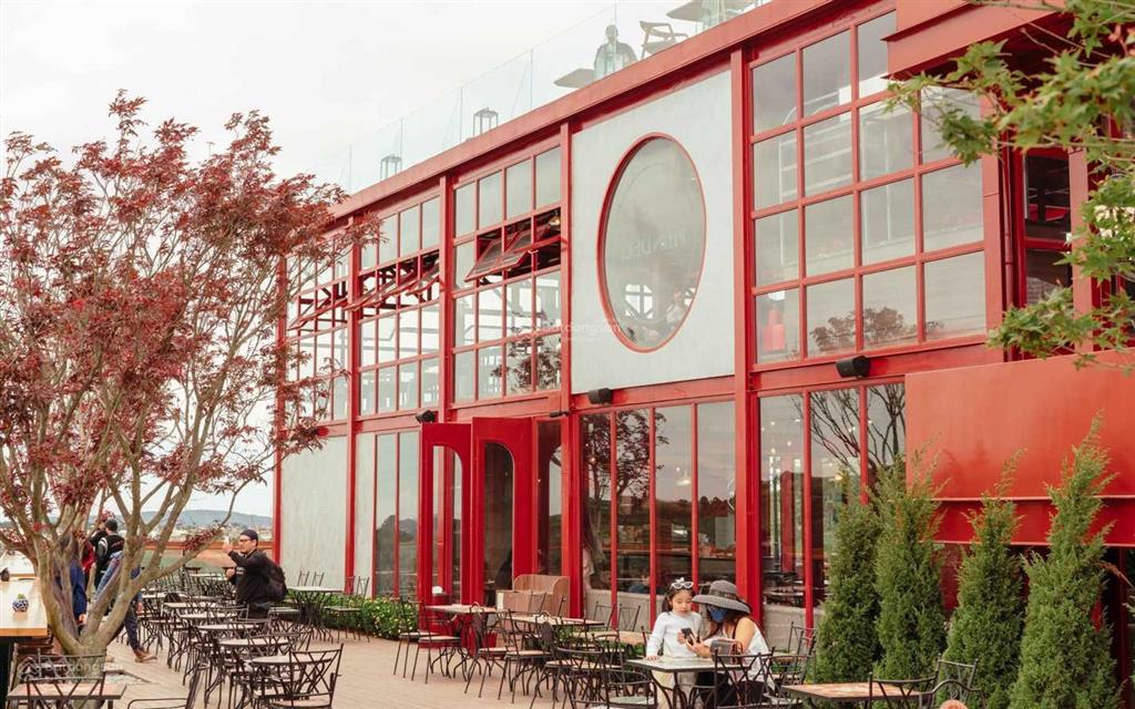 Cho thuê mặt bằng mặt tiền đề thám, quận 1, dt 25x36m, 1 trệt 1 lầu, dtsd 1.800m2