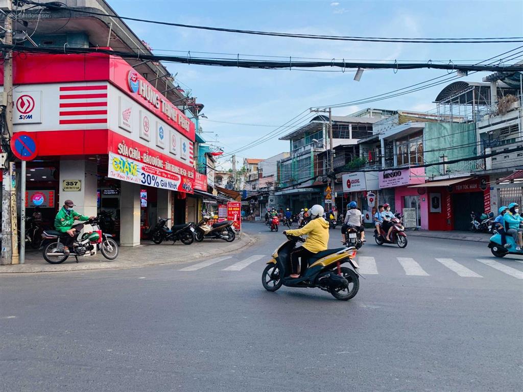 Cho thuê mặt bằng góc 2mt bến chương dương, quận 1, dt 20x25m, 1 trệt, 2 lầu, dtsd 1.500m2