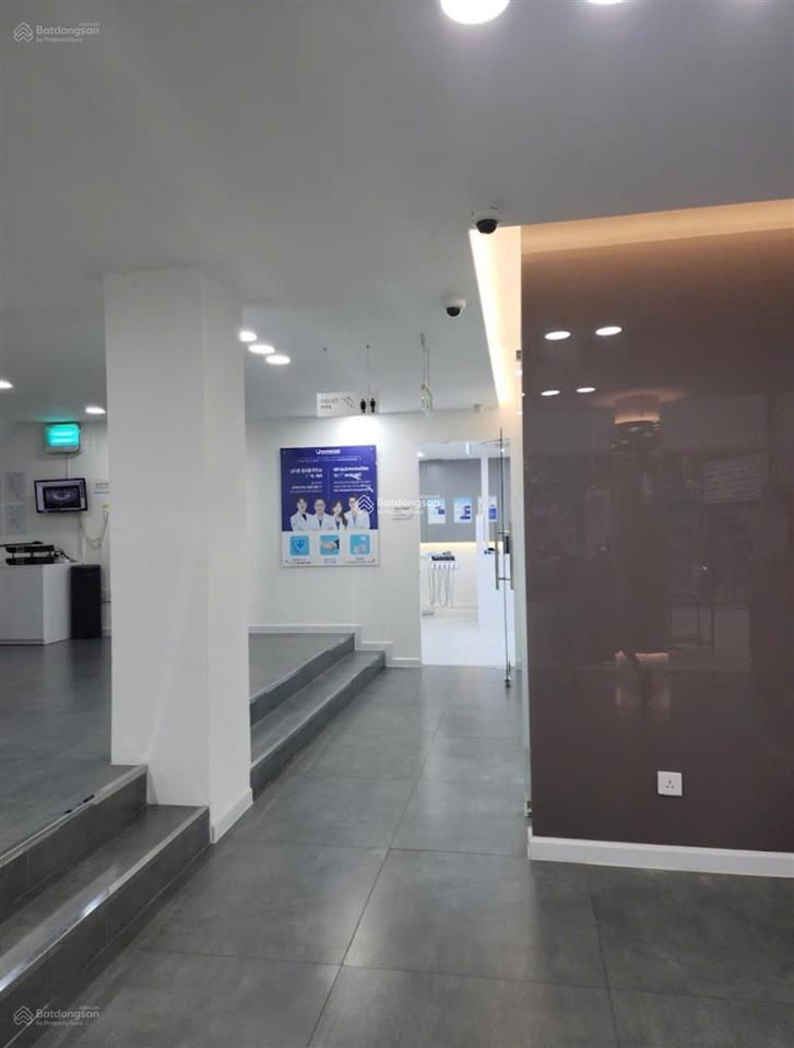 Cho thuê nhà mặt tiền số 157  159 đường võ văn tần, quận 3, 1 trệt 1 lầu, có thang máy. dt 17x28m