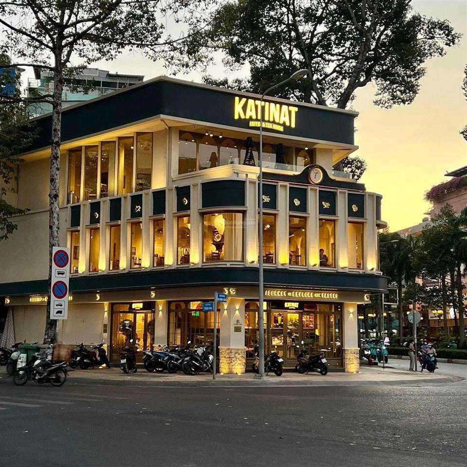 Cho thuê nhà góc 2mt nguyễn thông, quận 3, dt 20x28m, 1 trệt, 2 lầu, dtsd 1.700m2