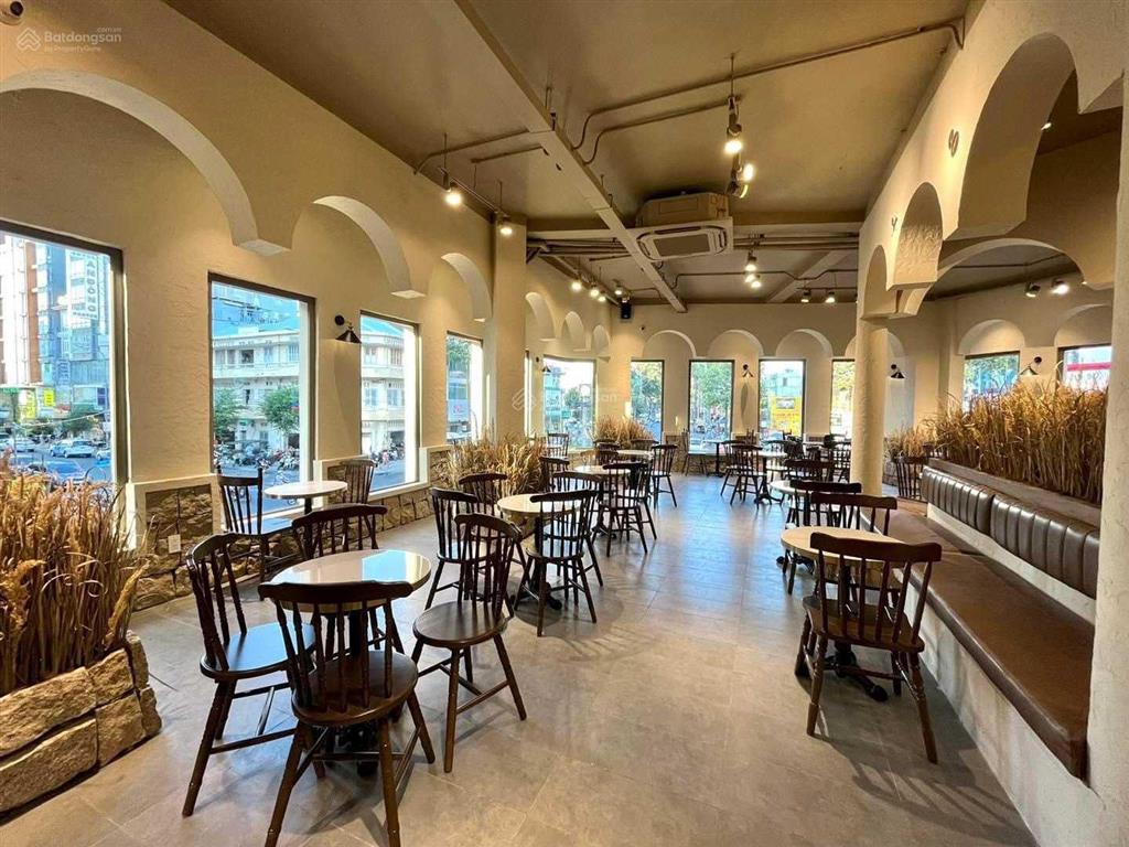 Cho thuê nhà góc 2mt nguyễn thông, quận 3, dt 20x28m, 1 trệt, 2 lầu, dtsd 1.700m2