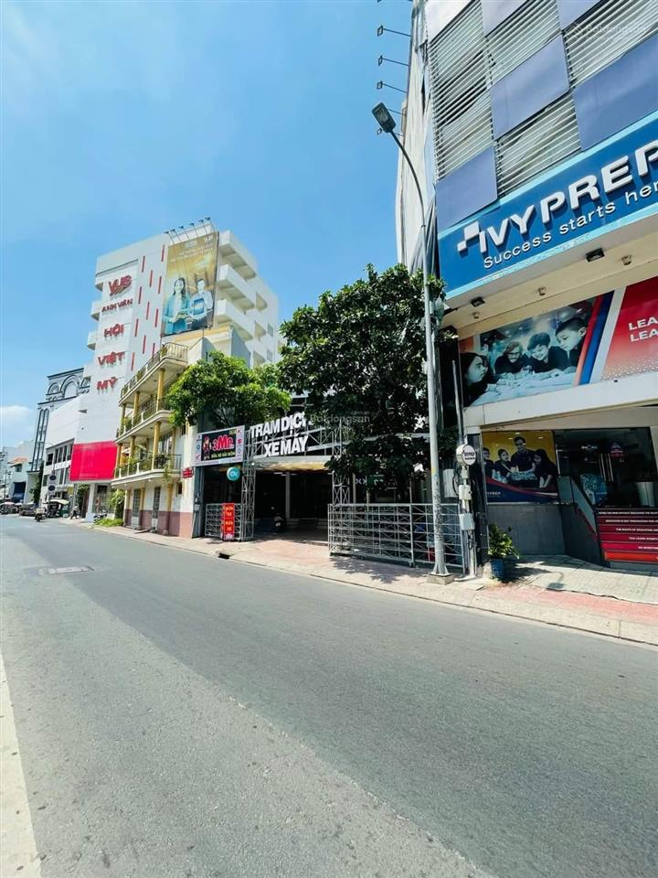Cho thuê tòa nhà mặt tiền huỳnh văn bánh, quận 3, dt 13.5x20m, 1 trệt, 7 lầu tm, dtsd 2.200m2