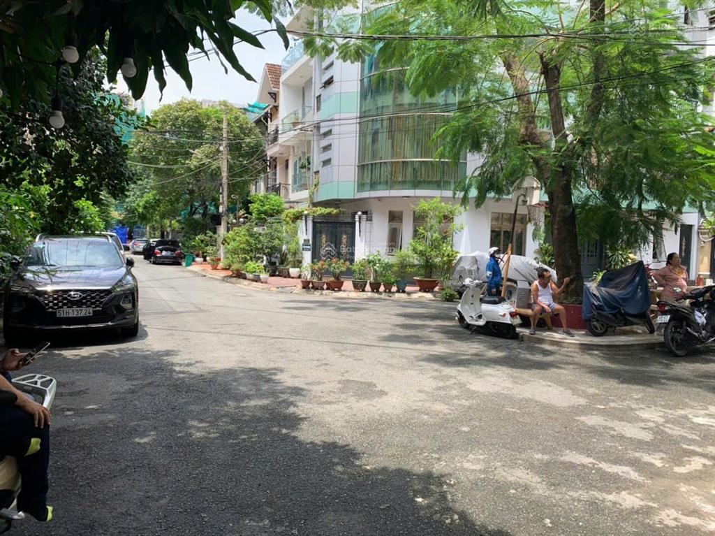 Cho thuê villa giữa lòng thành thị 766a sư vạn hạnh phường 12, quận 10. ngay vạn hạnh mall