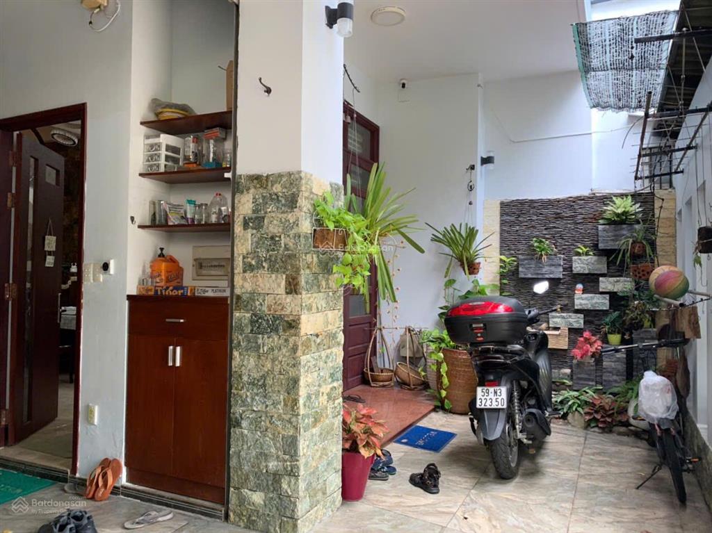 Cho thuê villa giữa lòng thành thị 766a sư vạn hạnh phường 12, quận 10. ngay vạn hạnh mall