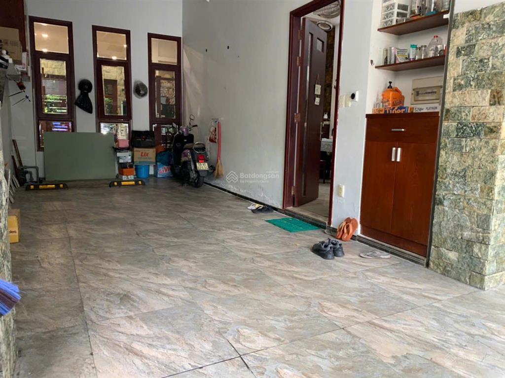 Cho thuê villa giữa lòng thành thị 766a sư vạn hạnh phường 12, quận 10. ngay vạn hạnh mall