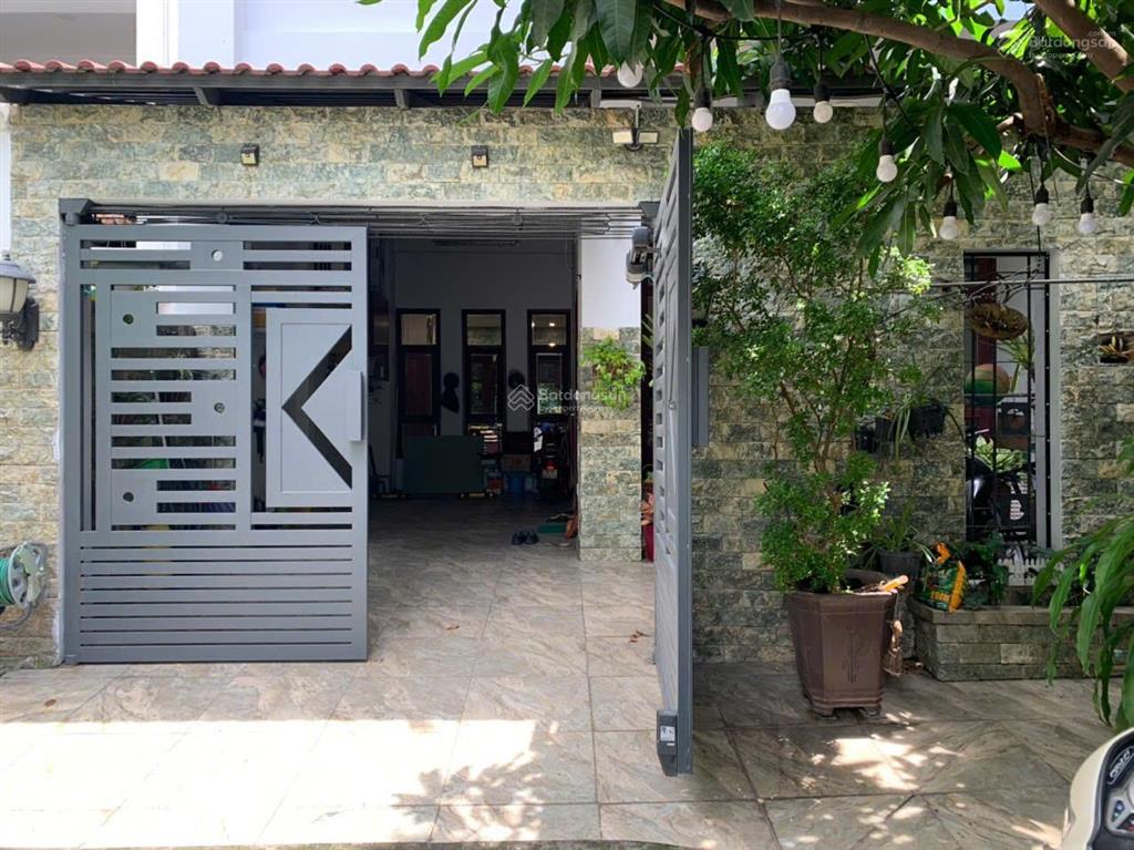 Cho thuê villa giữa lòng thành thị 766a sư vạn hạnh phường 12, quận 10. ngay vạn hạnh mall