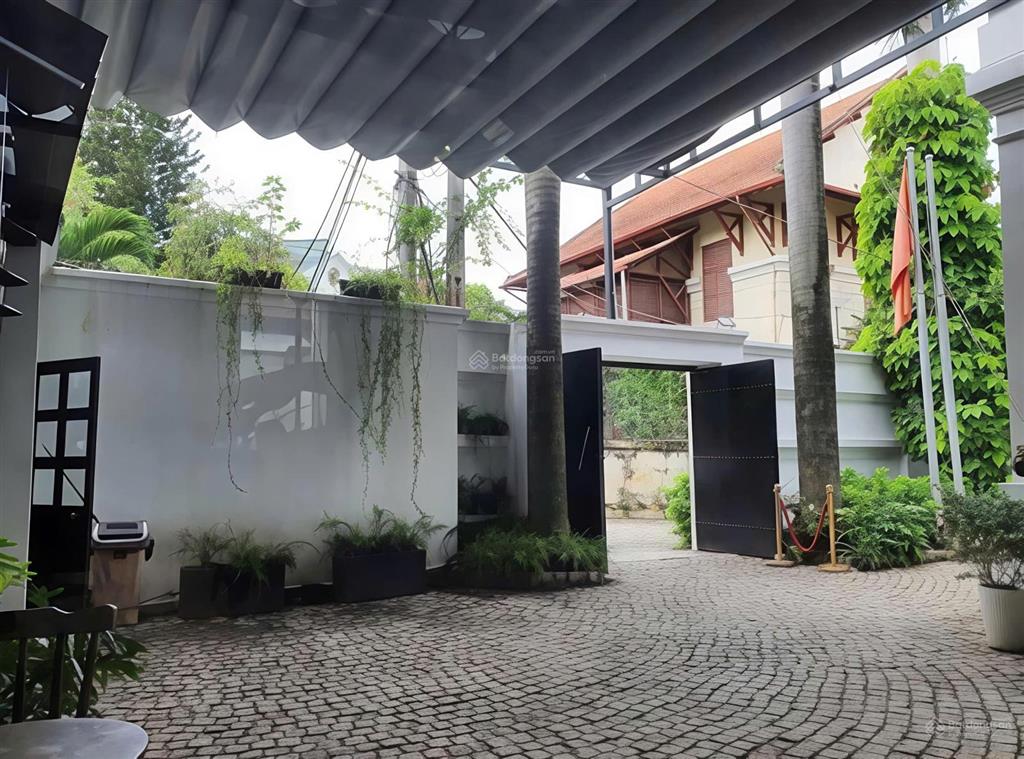 Cho thuê villa hiếm có trung tâm quận 3  20 tú xương