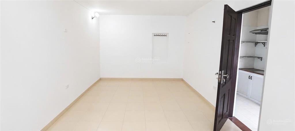 Cho thuê căn tập thể b1 tập thể giảng võ, 4,5 triệu/th, 22 m2