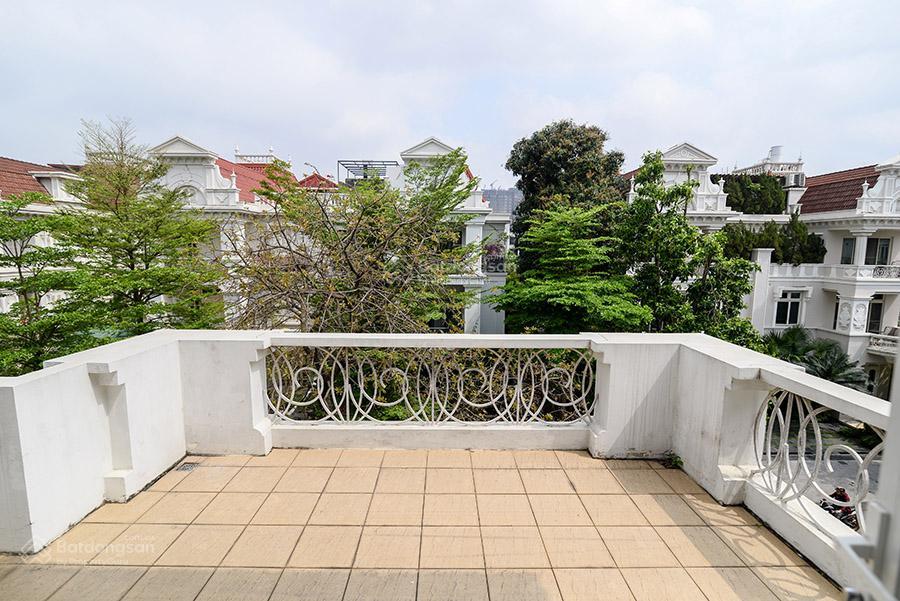 Cho thuê căn biệt thự không đồ giá tốt khu t ciputra amy 0904 622 ***