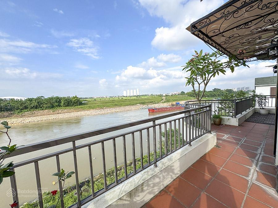 Cho thuê căn biệt thự bên sông đuống view đẹp  amy 0904 622 ***
