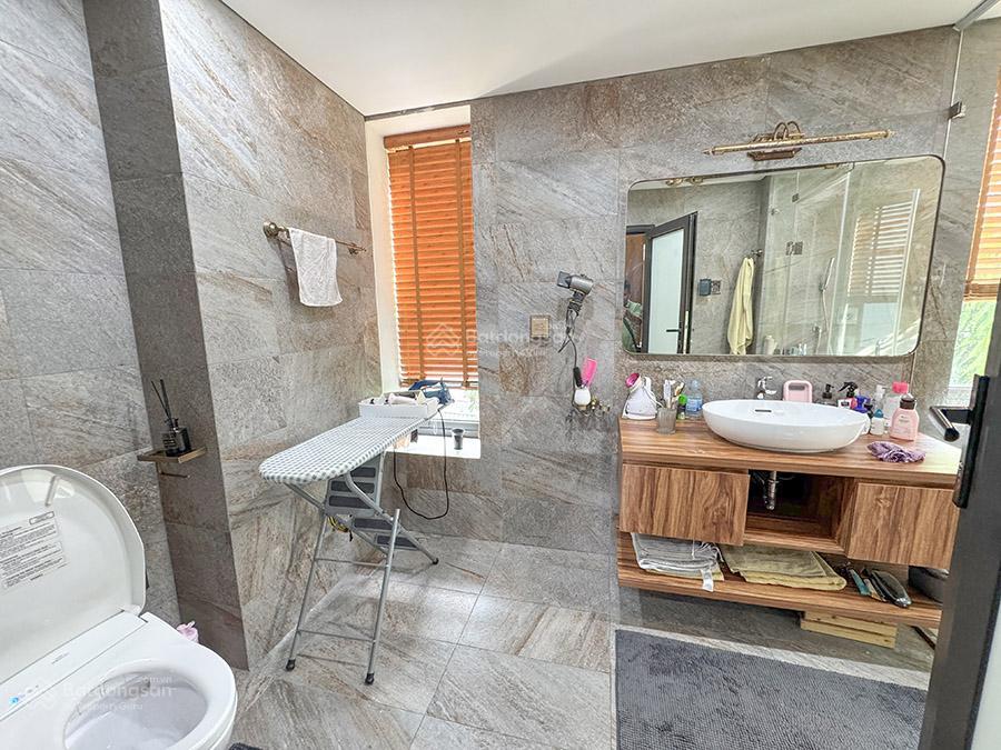 Cho thuê căn biệt thự bên sông đuống view đẹp  amy 0904 622 ***