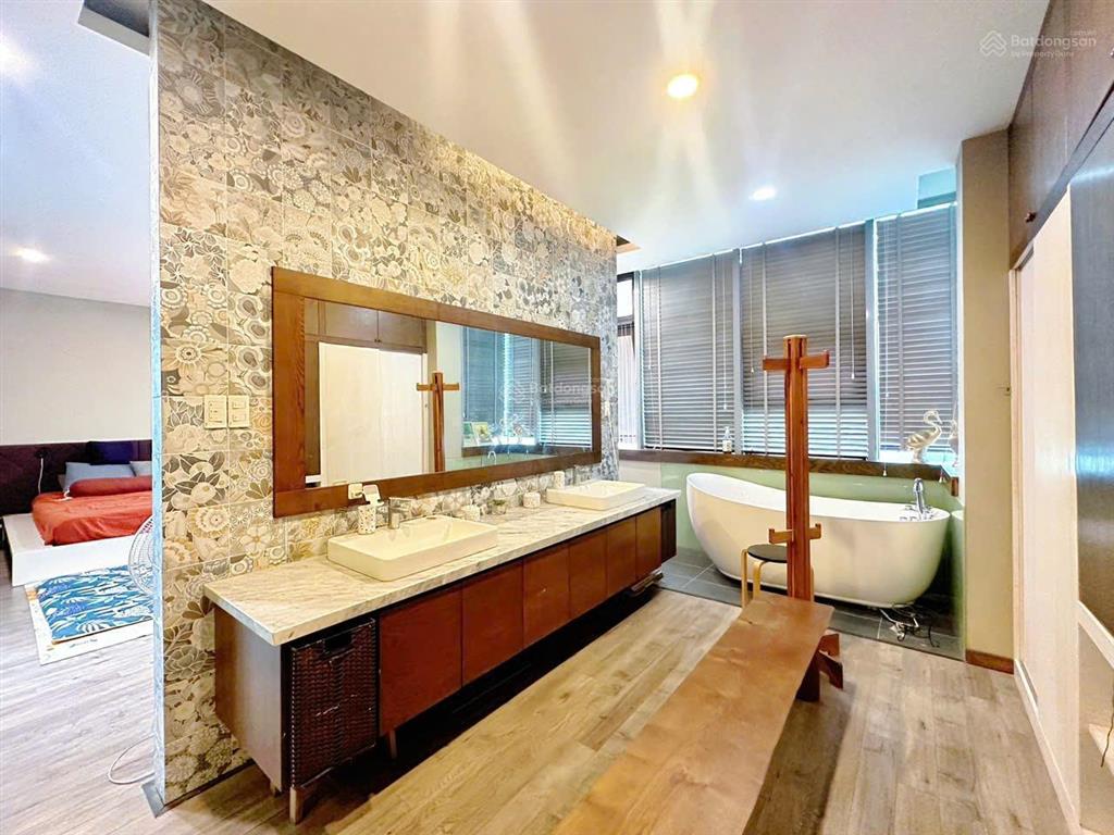 Cho thuê căn duplex tầng cao view hồ tây giá tốt,  amy 0904 622 ***