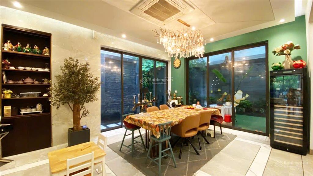 Bán biệt thự vip 230m2 có bể bơi và thang máy, tiện nghi như khách sạn tại ciputra