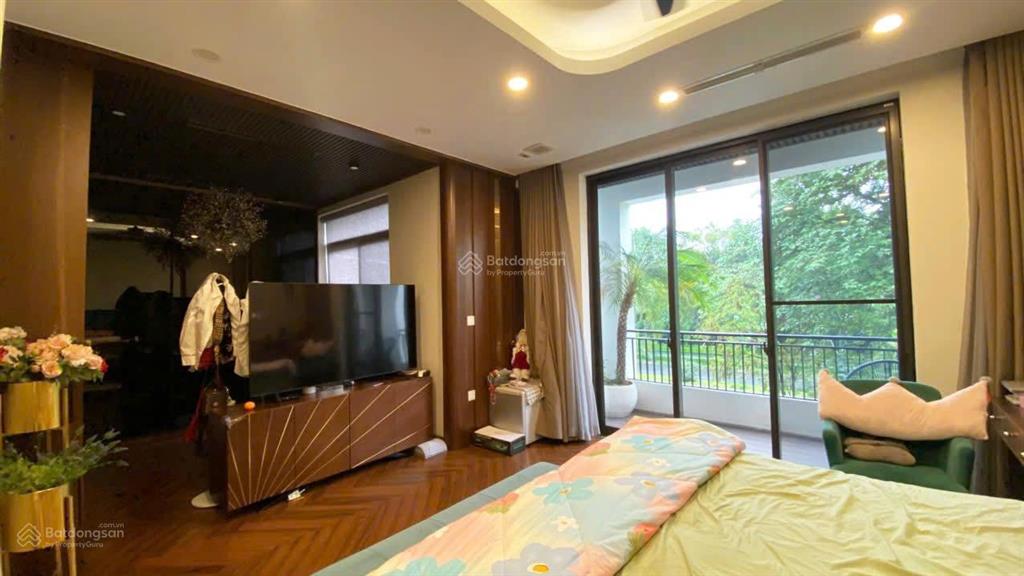 Bán biệt thự vip 230m2 có bể bơi và thang máy, tiện nghi như khách sạn tại ciputra