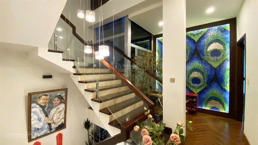 Bán biệt thự vip 230m2 có bể bơi và thang máy, tiện nghi như khách sạn tại ciputra
