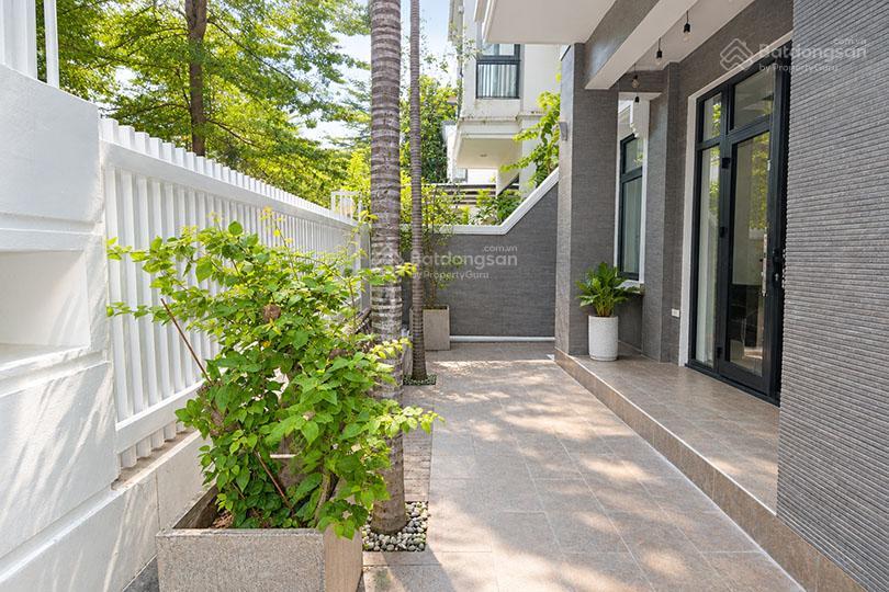 Cho thuê căn villa 5 phòng ngủ trong t ciputra  amy 0904 622 ***