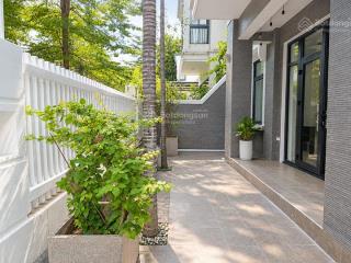 Cho thuê căn villa 5 phòng ngủ trong t ciputra  amy 0904 622 ***