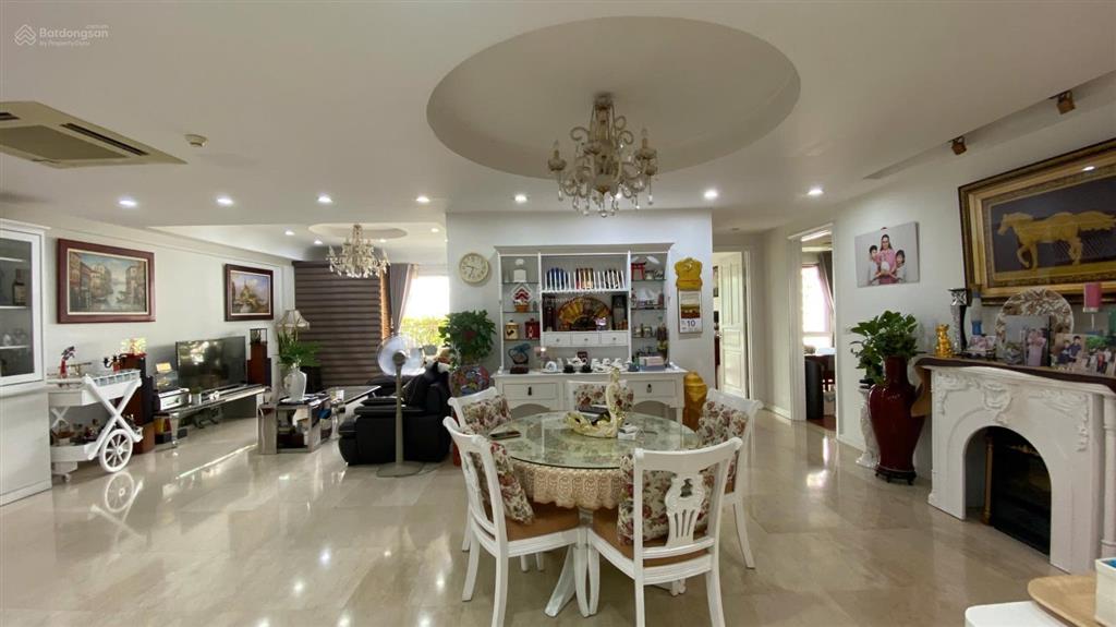 Bán căn hộ chung cư giá tốt toà p1 p2 ciputra hà nội