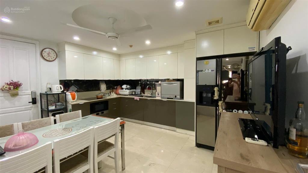Bán căn hộ chung cư giá tốt toà p1 p2 ciputra hà nội