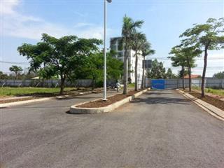 Lô góc đường lớn thông hướng đông nam/đông bắc gần sông, không lỗi phong thủy.