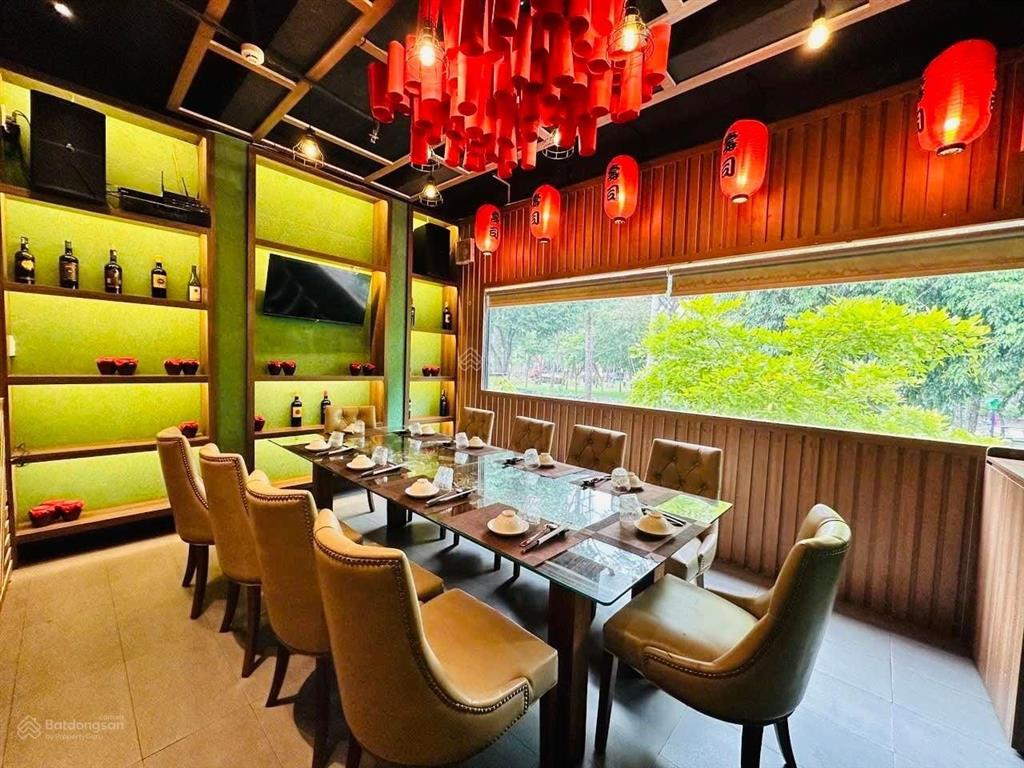 Cho thuê nhà mặt tiền đường phạm ngũ lão, quận 1. dt 15x40m. trệt. dtsd 600m2