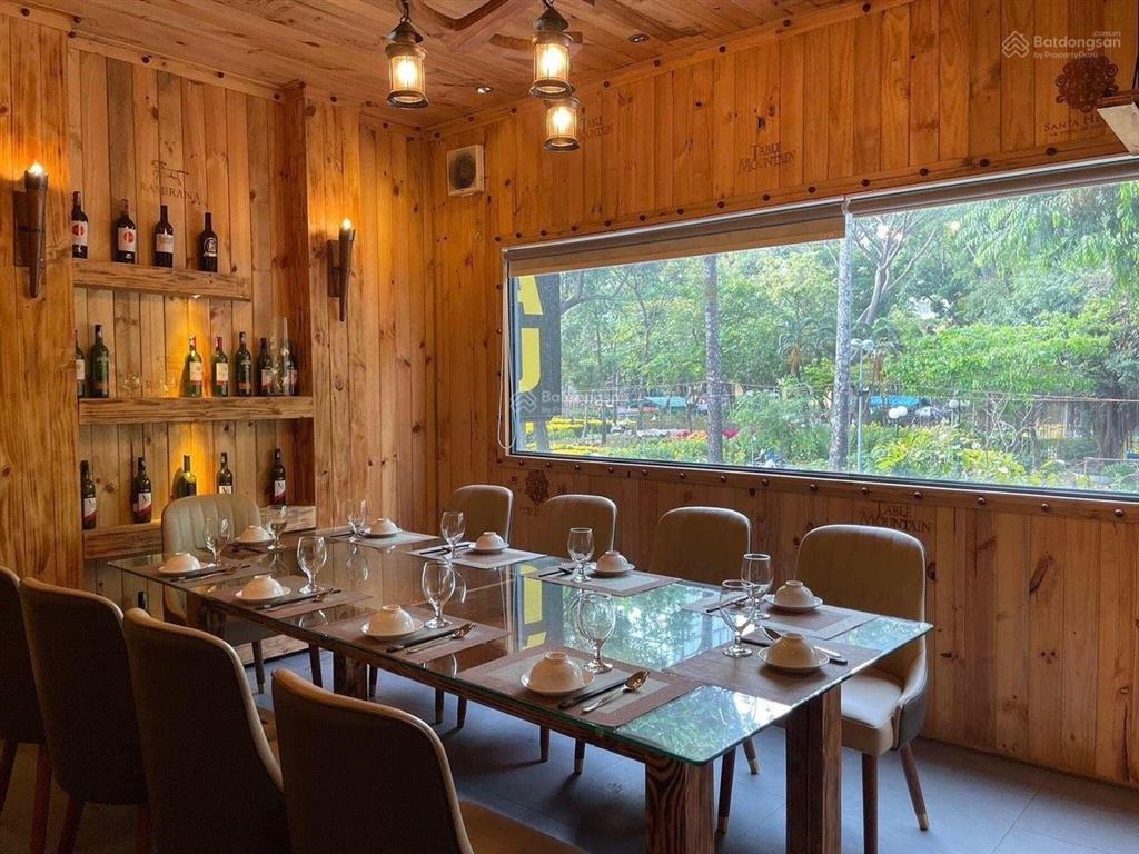 Cho thuê nhà mặt tiền đường phạm ngũ lão, quận 1. dt 15x40m. trệt. dtsd 600m2