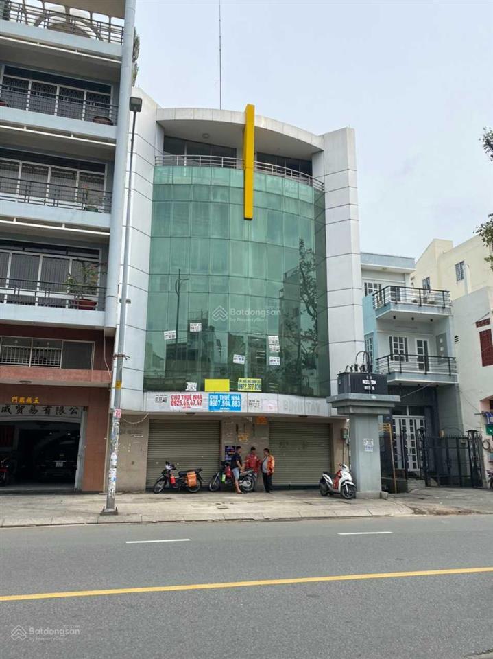 Cho thuê góc 2 mặt tiền số 110  112 hậu giang, quận 6, dt 9x20m, 1 trệt 4 lầu, dtsd 900m2