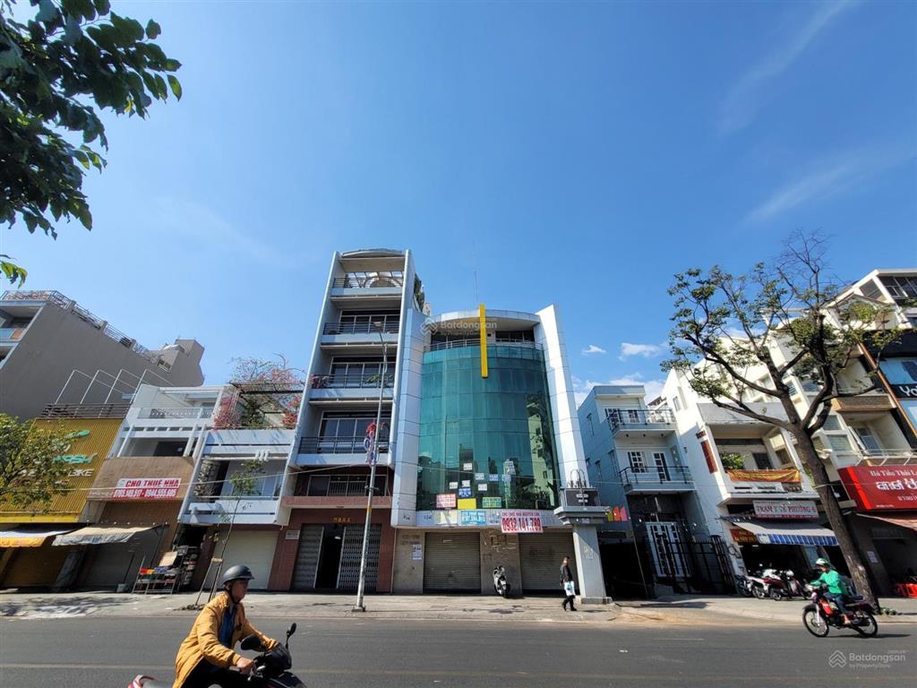Cho thuê góc 2 mặt tiền số 110  112 hậu giang, quận 6, dt 9x20m, 1 trệt 4 lầu, dtsd 900m2