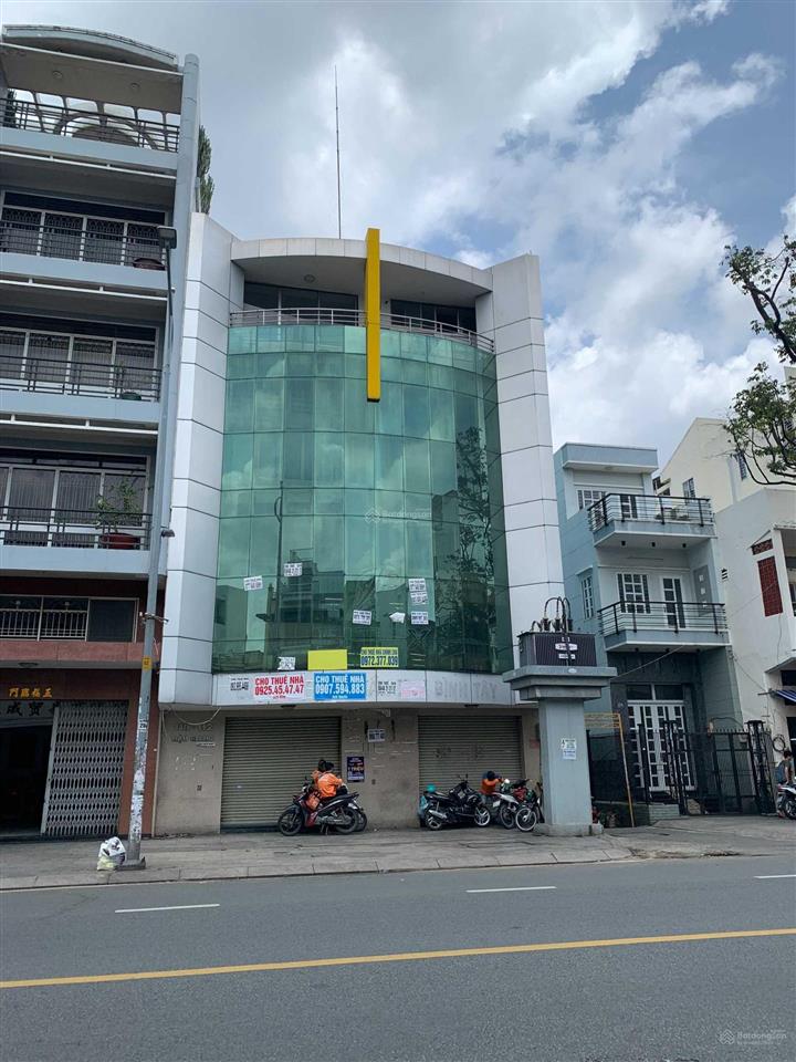 Cho thuê góc 2 mặt tiền số 110  112 hậu giang, quận 6, dt 9x20m, 1 trệt 4 lầu, dtsd 900m2