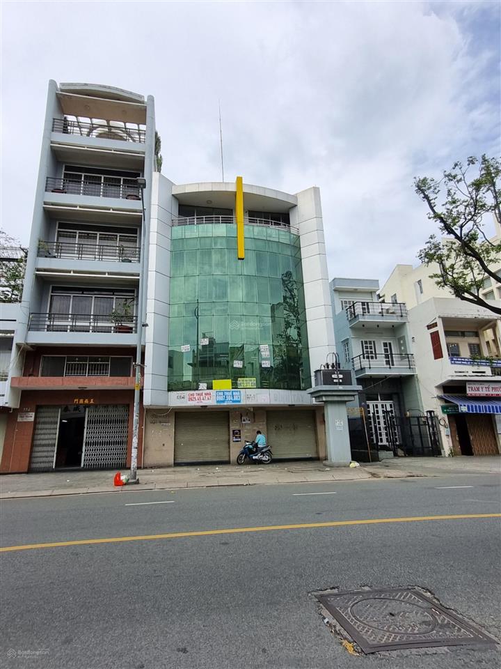 Cho thuê góc 2 mặt tiền số 110  112 hậu giang, quận 6, dt 9x20m, 1 trệt 4 lầu, dtsd 900m2