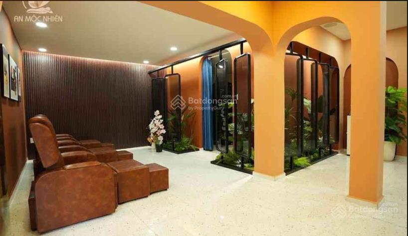 Biệt thự  mặt tiền đường nam kỳ khởi nghĩa, quận 1. dt 10x35m. trệt lầu