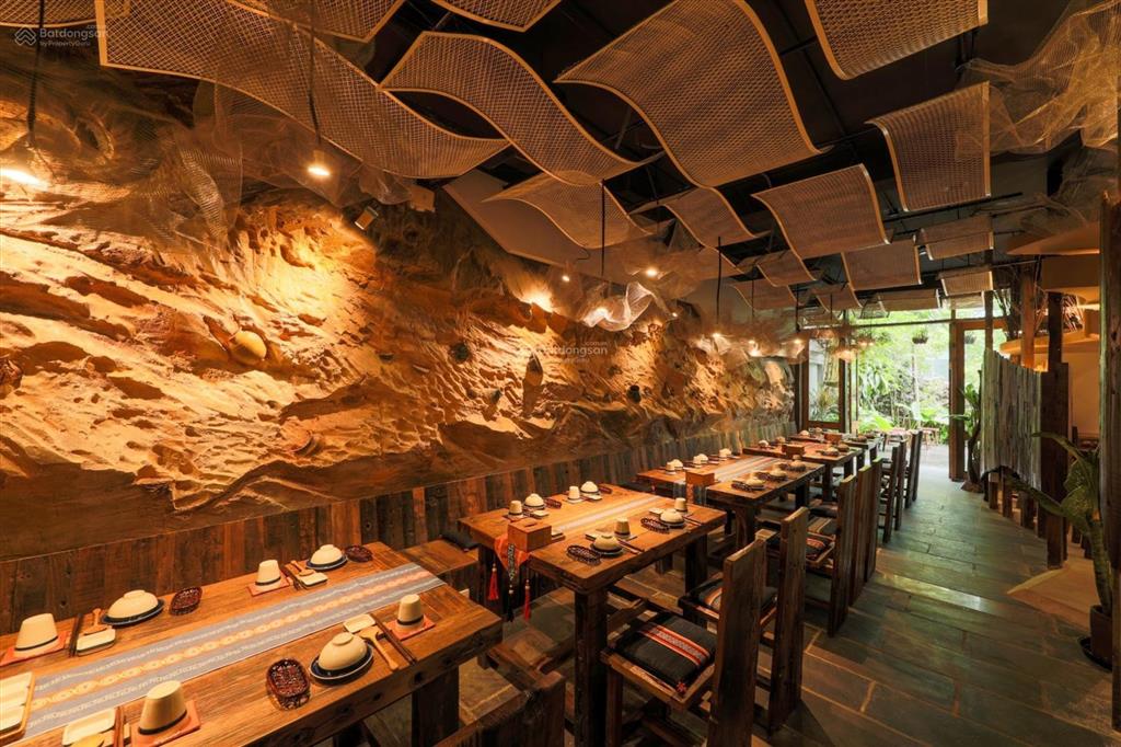 Nổi bật vị trí siêu đẹp  đường tôn thất tùng, quận 1. dt 12x23m. trệt lầu. dtsd 552m2
