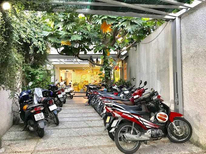 Cho thuê nhà mặt tiền đường trần cao vân, phường 6, quận 3. dt 8x15m. trệt lửng. dtsd 240m2