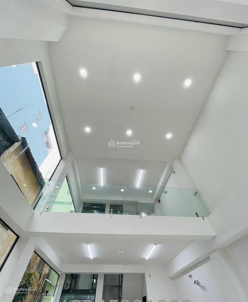 Cho thuê nhà mặt tiền đường bàn cờ, phường 3, quận 3. dt 10x30m. hầm 6 lầu. dtsd 1.800m2