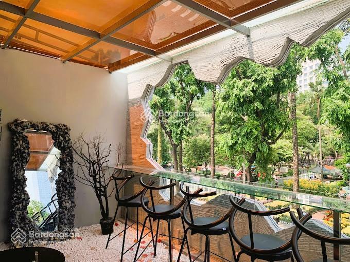 Ngang 10 mét  đường lê quý đôn, phường 6, quận 3. dt 10x25m. trệt lửng. dtsd 500m2