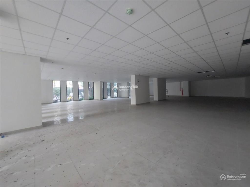 Chính chủ cho thuê  mt đường trần quang diệu, quận 3. dt 15x35m. trệt 2 lầu. dtsd 1.600m2