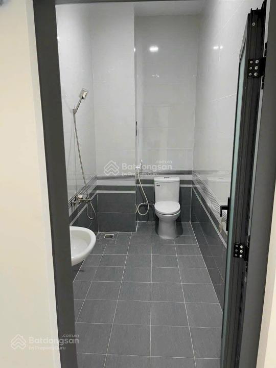 Cho thuê nhà mặt tiền đường lê lợi, phường bến thành, quận 1. dt 12x30m. 1 trệt. dt 360m2