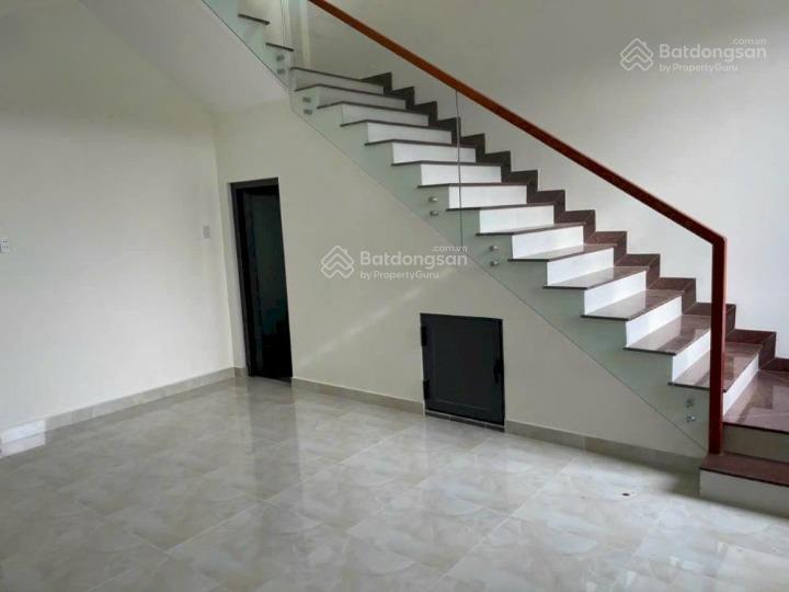 Cho thuê nhà mặt tiền đường lê lợi, phường bến thành, quận 1. dt 12x30m. 1 trệt. dt 360m2