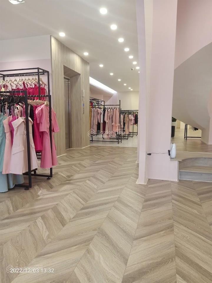 Cho thuê góc 2mt số 7  9 nguyễn gia trí, quận bình thạnh, dt 8.3x20m, 1 trệt 3 lầu, dtsd 664m2
