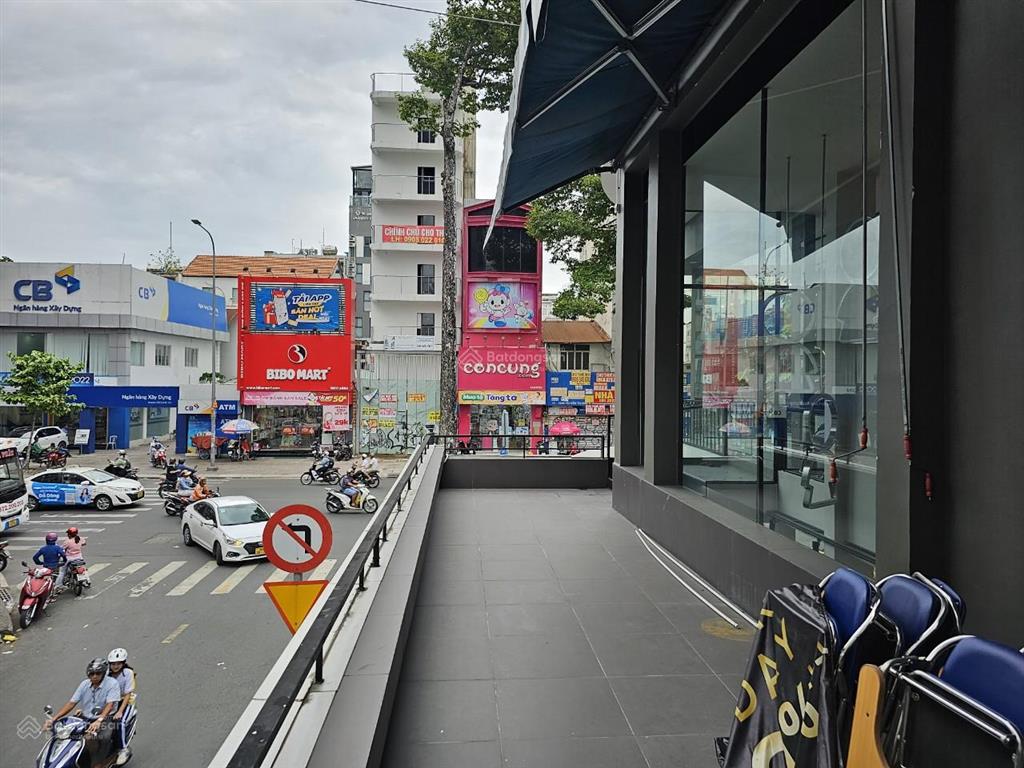Vị trí siêu hot  2mt đường nguyễn thị minh khai, quận 1. dt 180m2. 1 trệt 2 lầu. dtsd 540m2