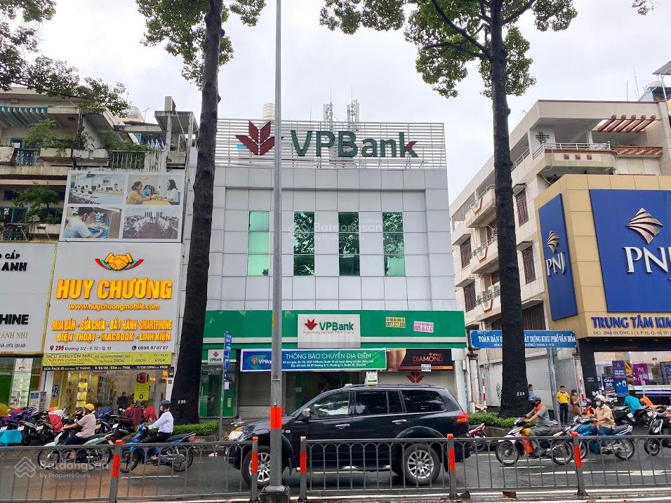 Cho thuê nhà góc 2 mt số 296 đường 3/2, quận 10, dt 12x18m, 1 trệt 2 lầu, dtsd 700m2