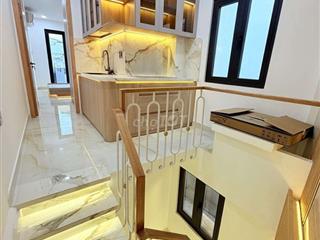 Mặt tiền Hoà Hưng kinh doanh, sát Cách mạng Tháng 8.