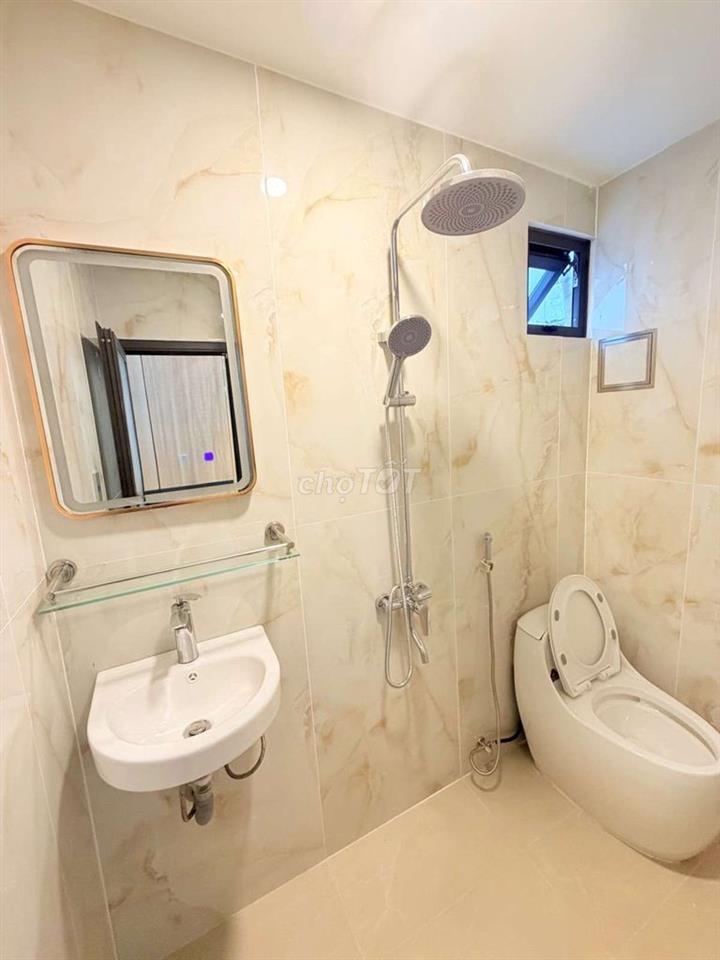 Mặt tiền Hoà Hưng kinh doanh, sát Cách mạng Tháng 8.