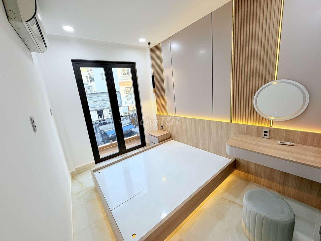 Mặt tiền Hoà Hưng kinh doanh, sát Cách mạng Tháng 8.